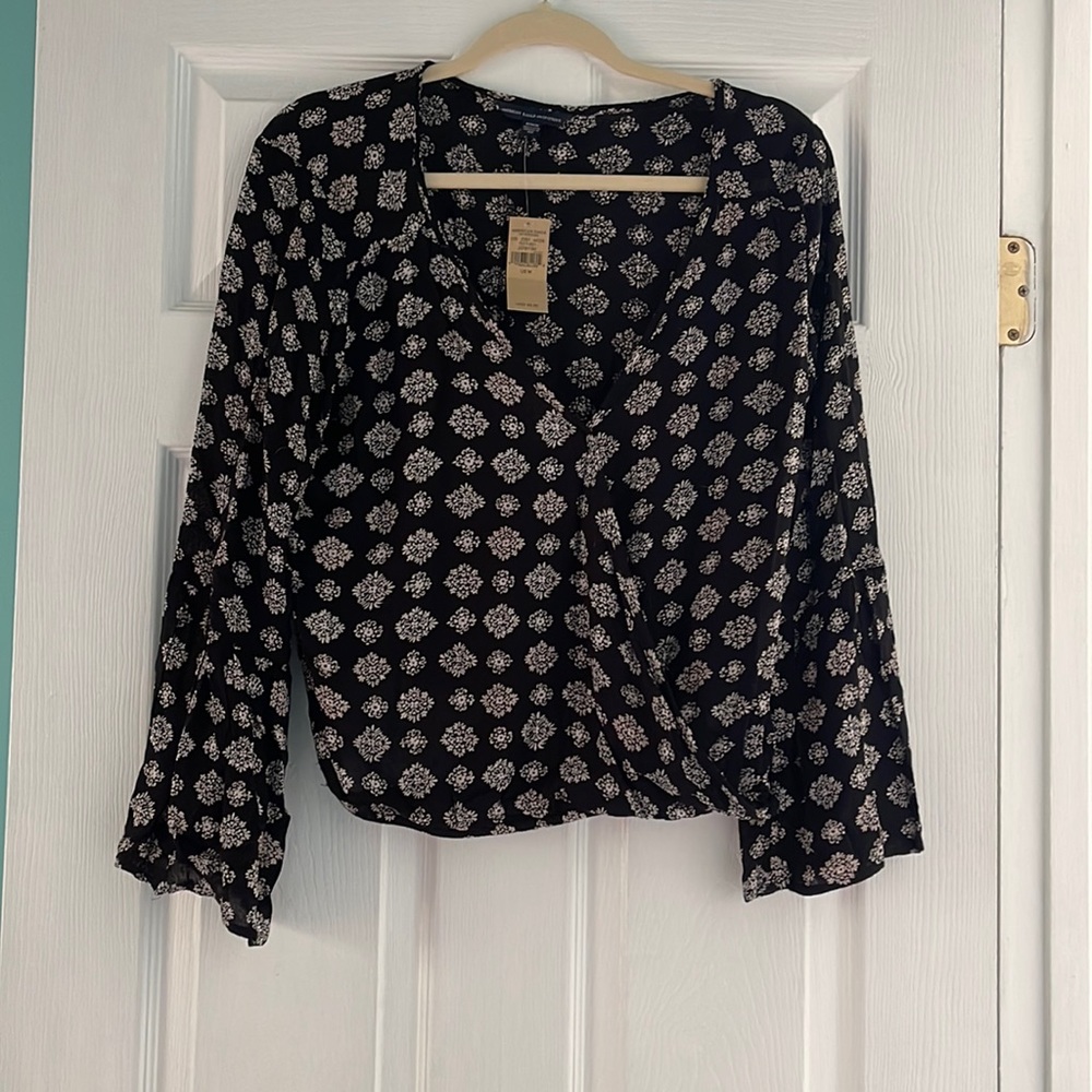 American Eagle Flowy Top
